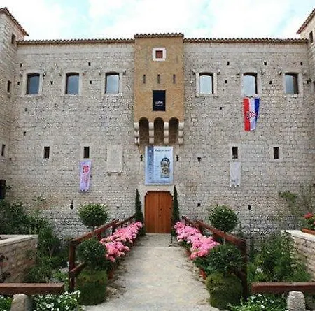Simply Rodin Kastela